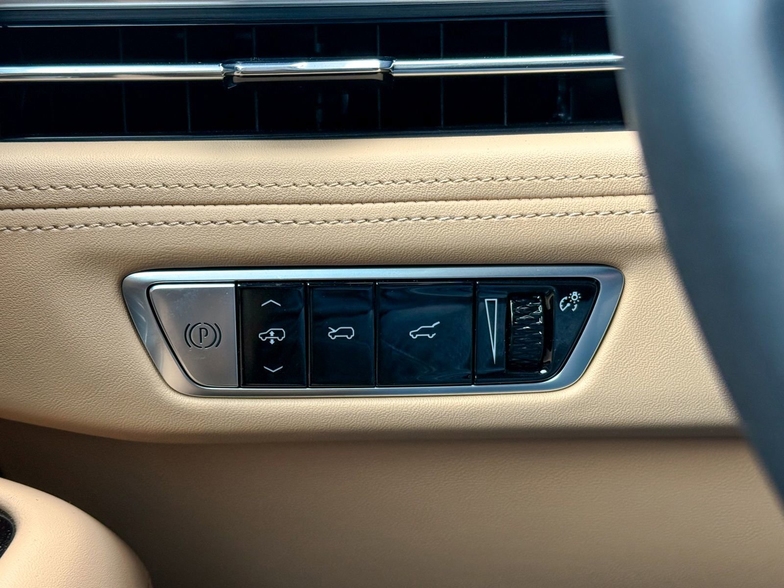 2025 Cadillac Escalade IQ Sport 2 - Photo 29
