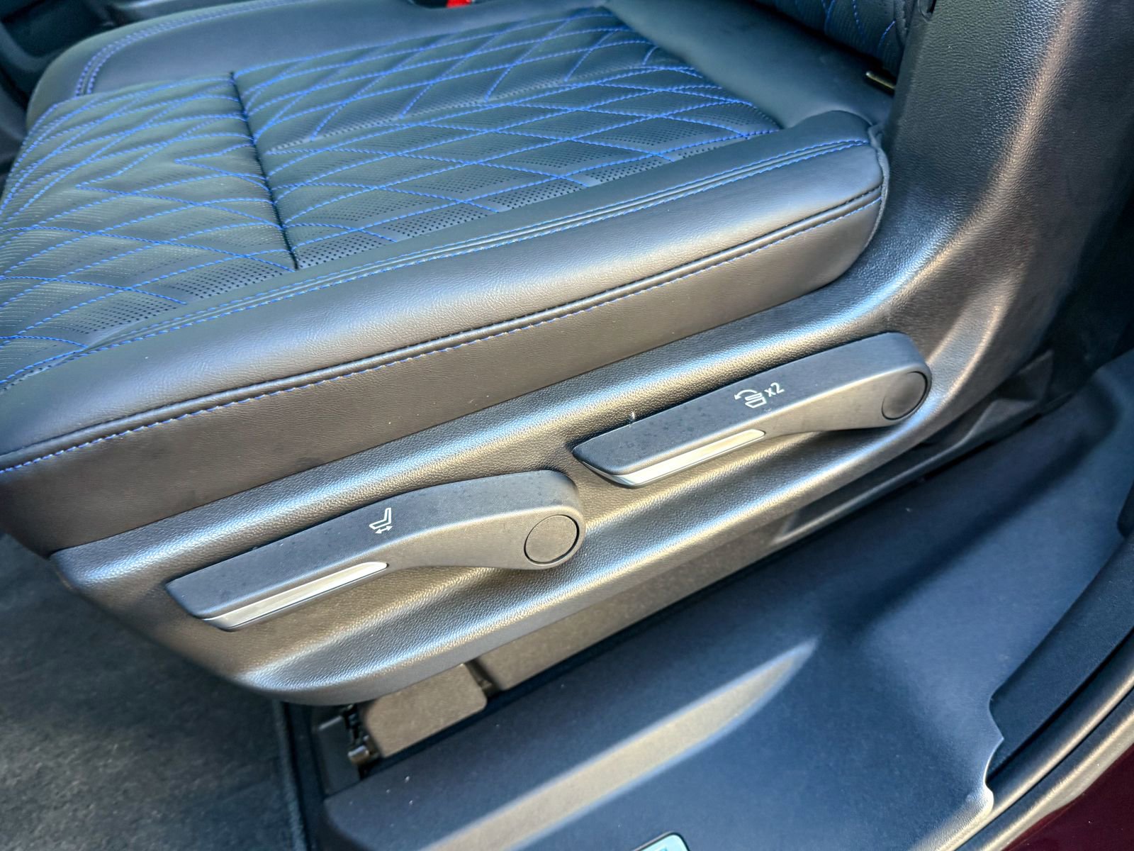 2025 Cadillac Escalade IQ Sport 1 - Photo 39