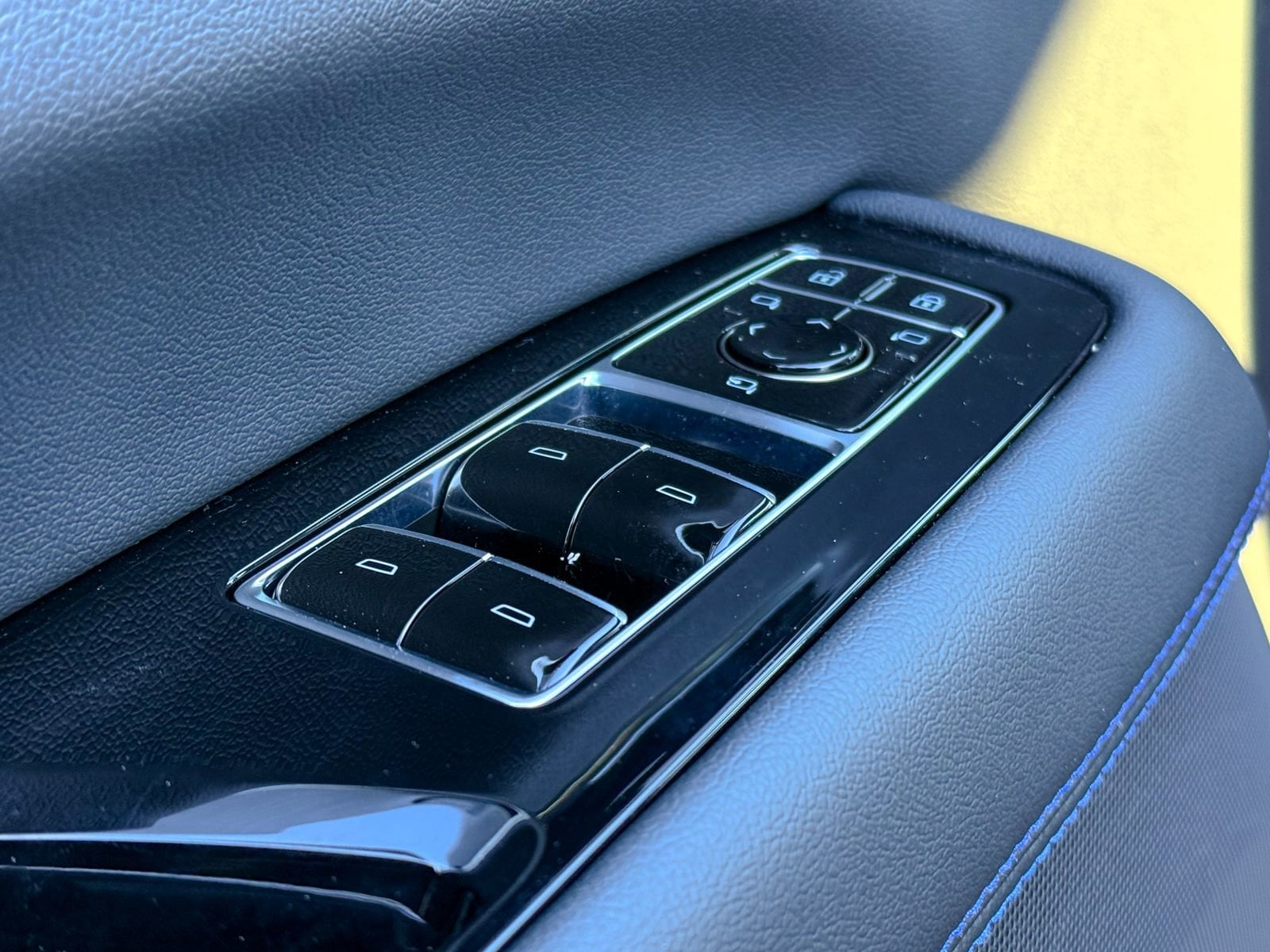 2025 Cadillac Escalade IQ Sport 1 - Photo 16