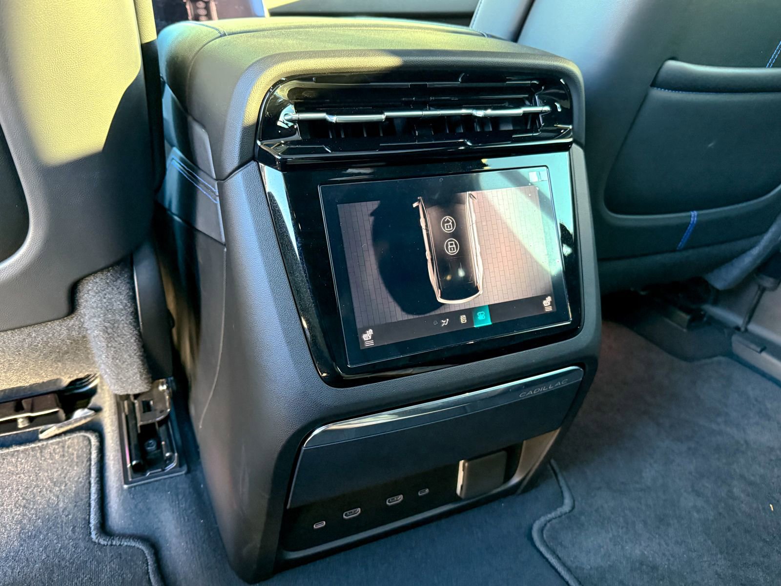 2025 Cadillac Escalade IQ Sport 1 - Photo 33