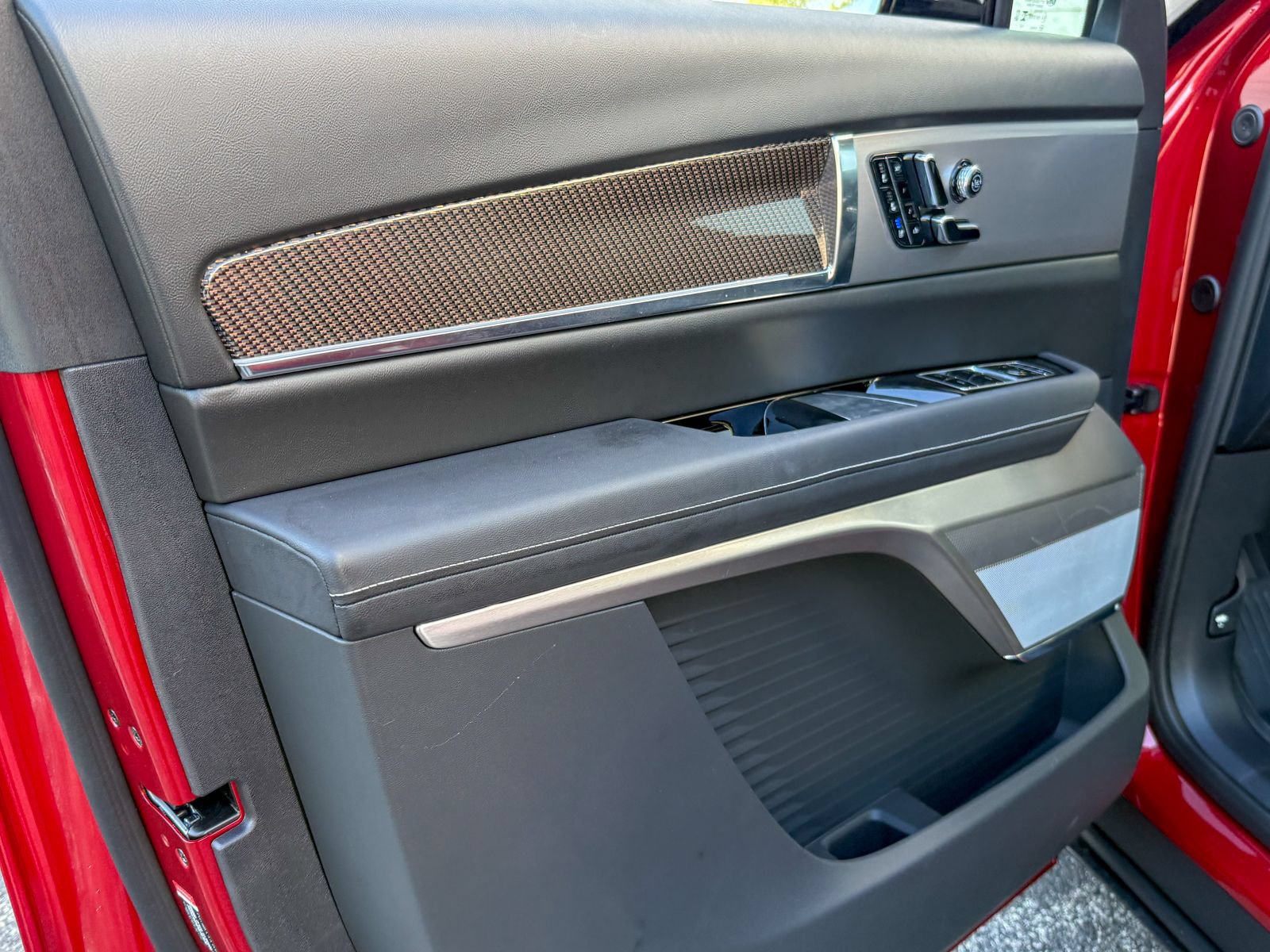 2027 Cadillac VISTIQ Sport - Photo 16
