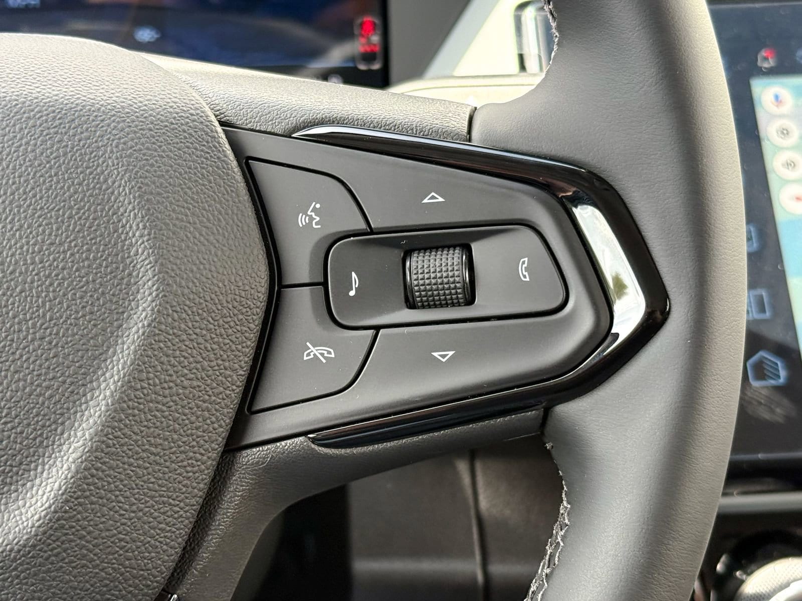2027 Chevrolet Bolt RS - Photo 24