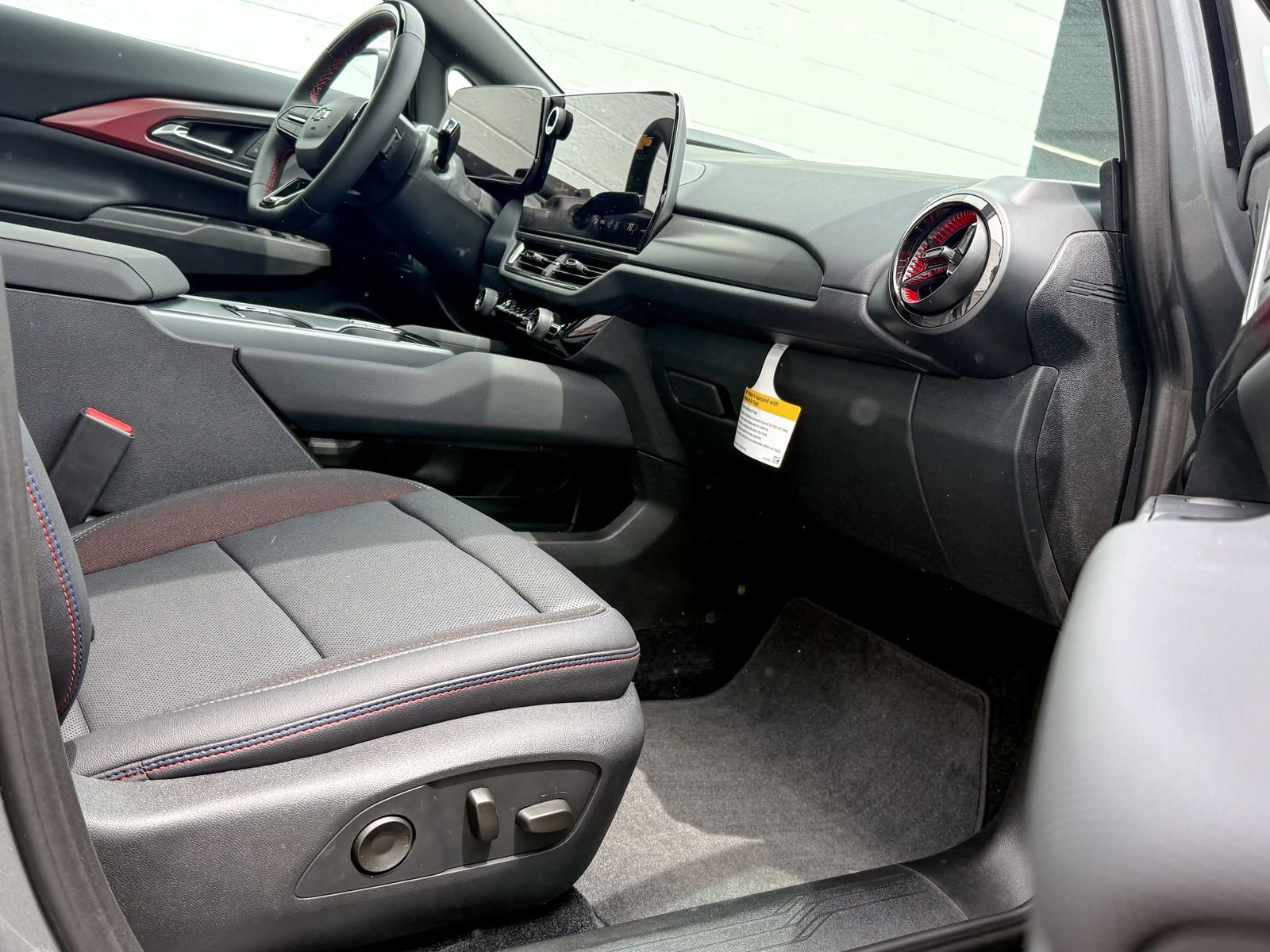2025 Chevrolet Equinox EV RS - Photo 12
