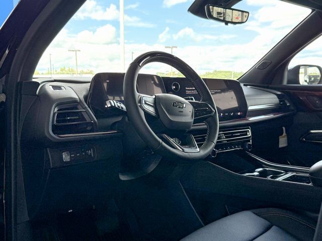 2025 Chevrolet Traverse Z71 photo 2