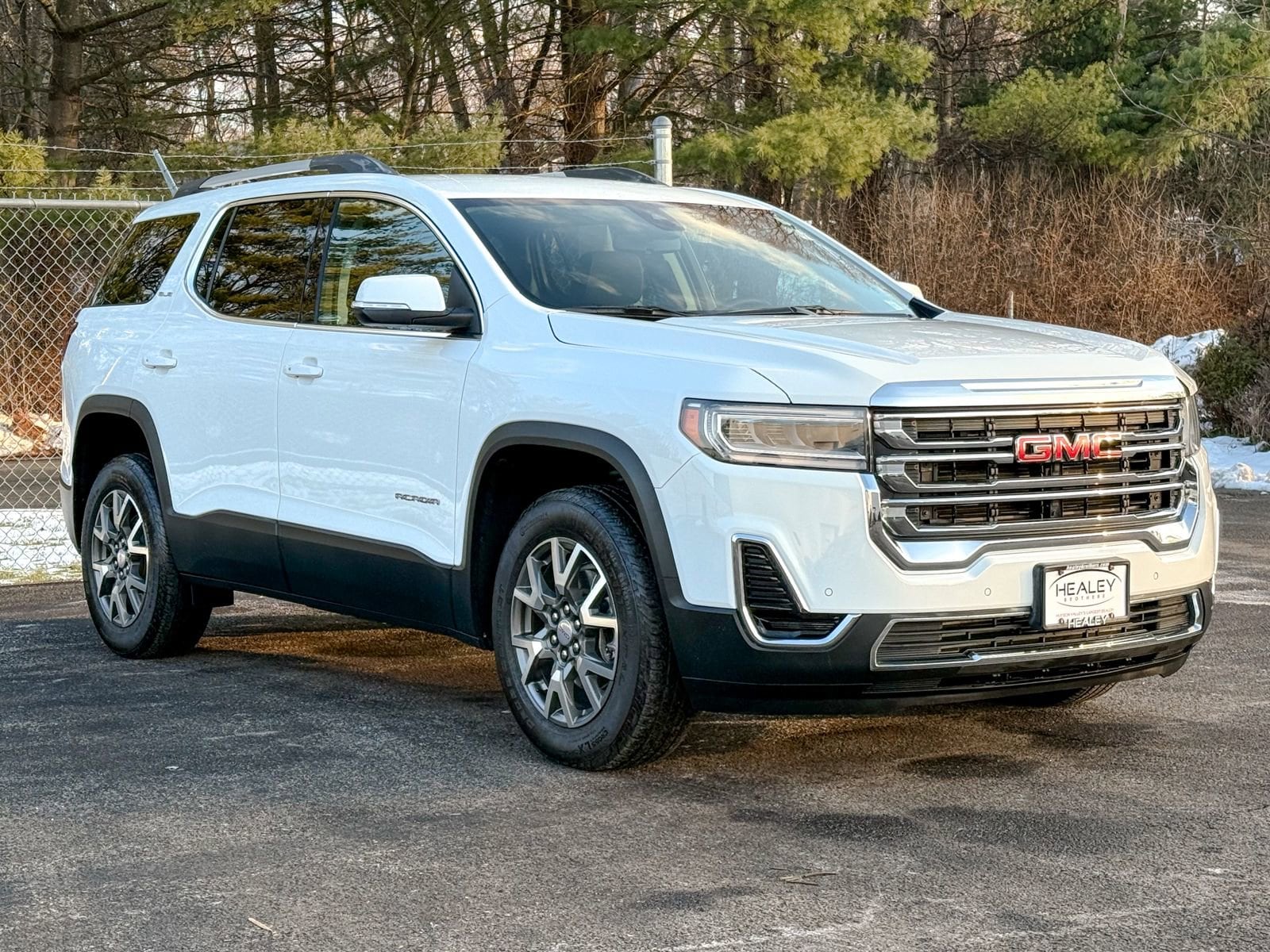2023 GMC Acadia SLE's photo