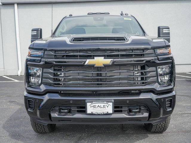 2025 Chevrolet Silverado 2500HD Custom photo 4