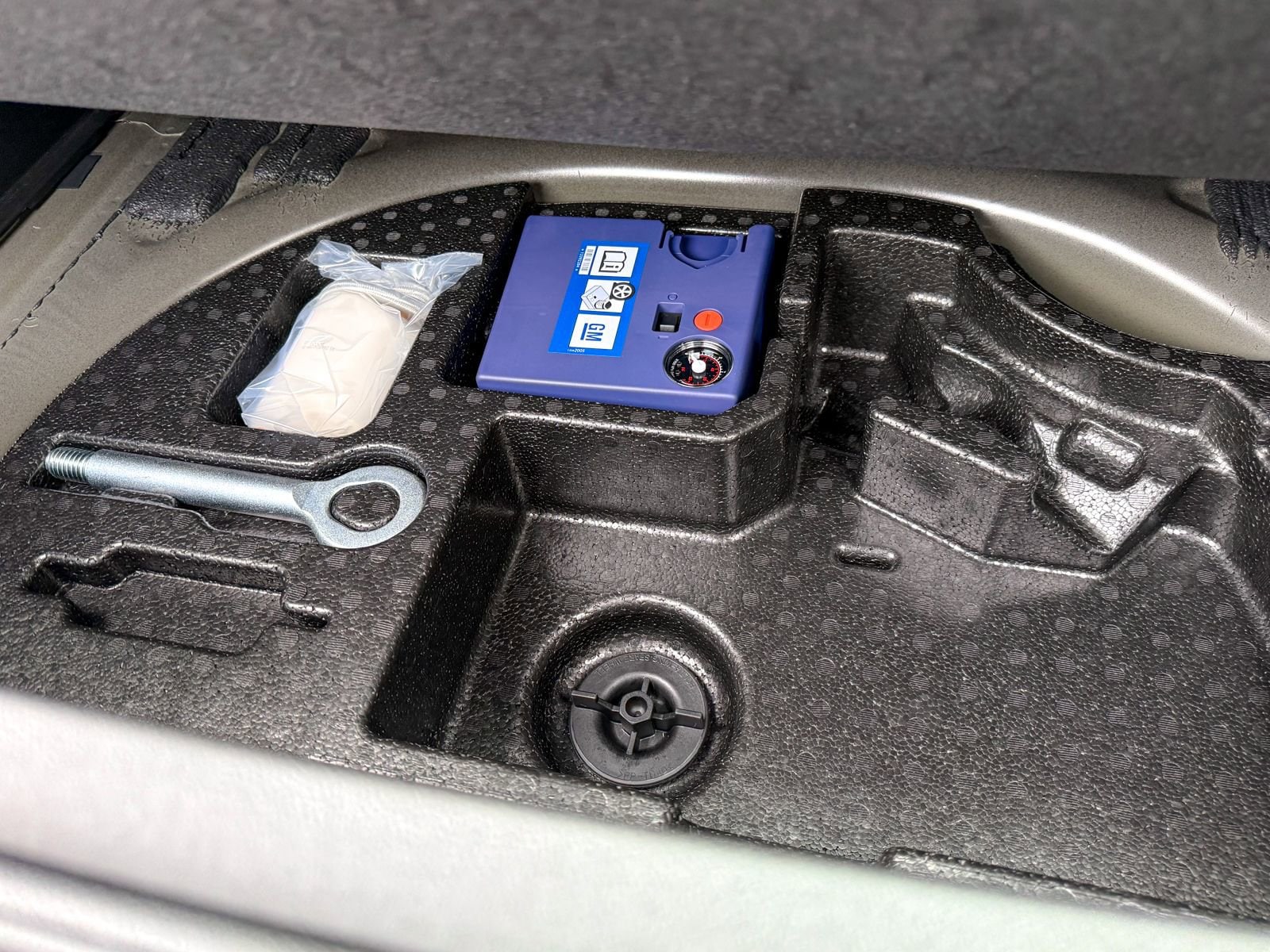 2027 Chevrolet Bolt RS - Photo 38