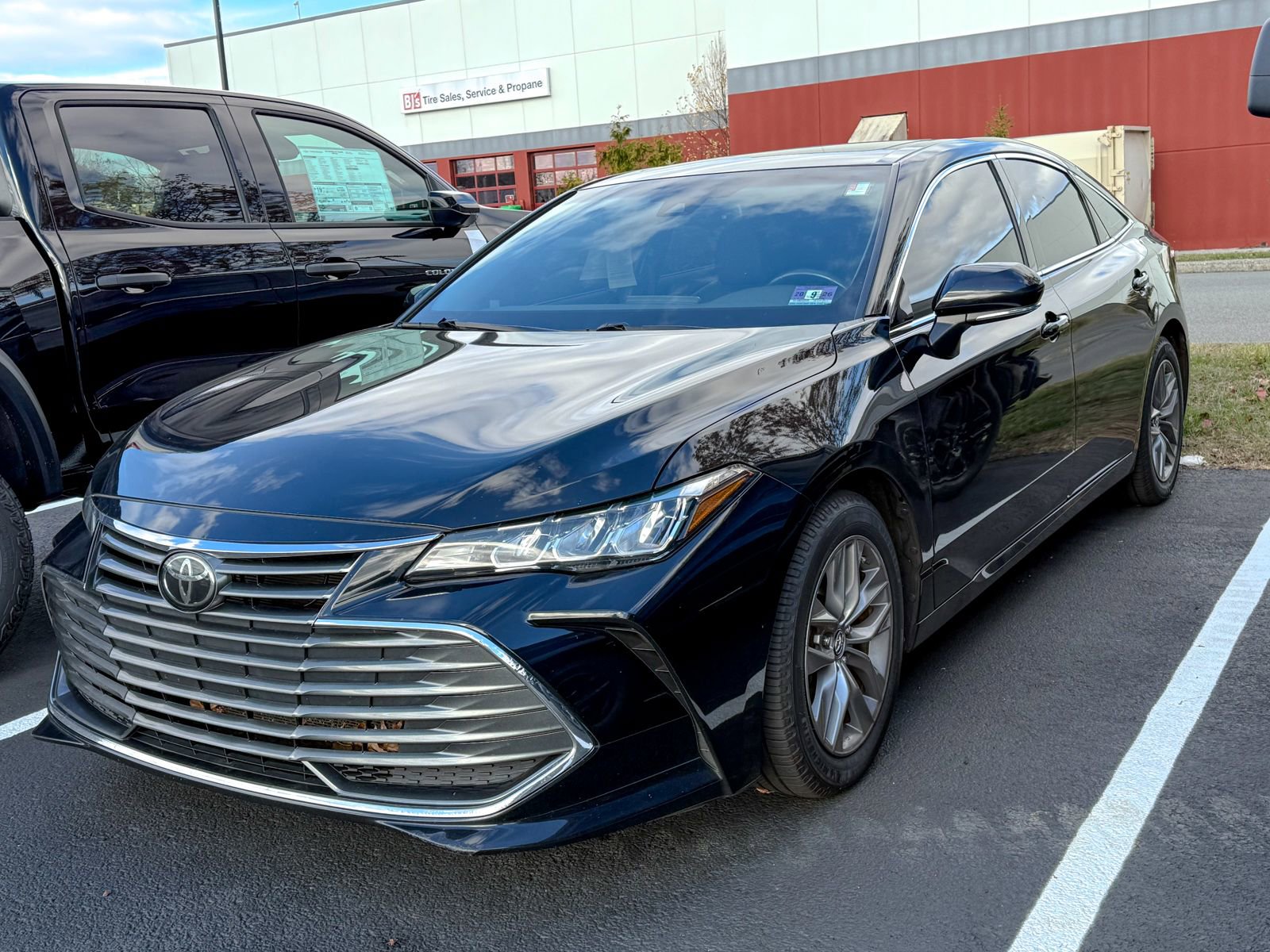2019 Toyota Avalon XLE photo 2