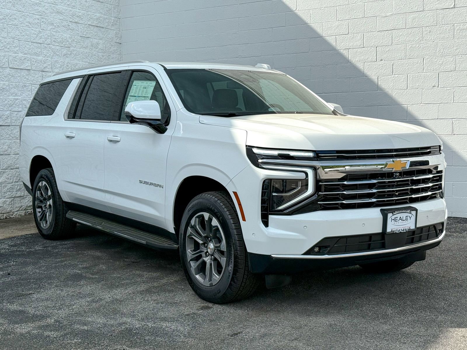 2026 Chevrolet Suburban LT 4WD's photo