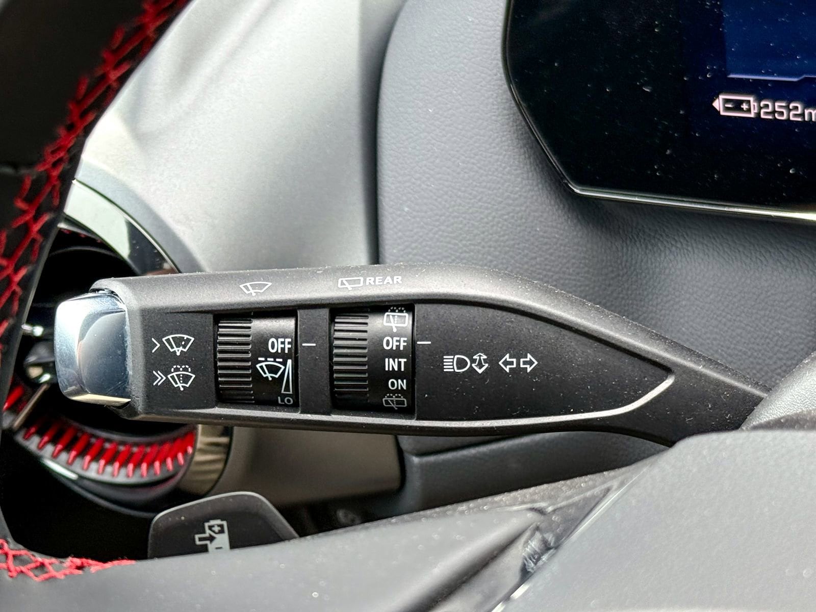 2025 Chevrolet Equinox EV RS - Photo 29