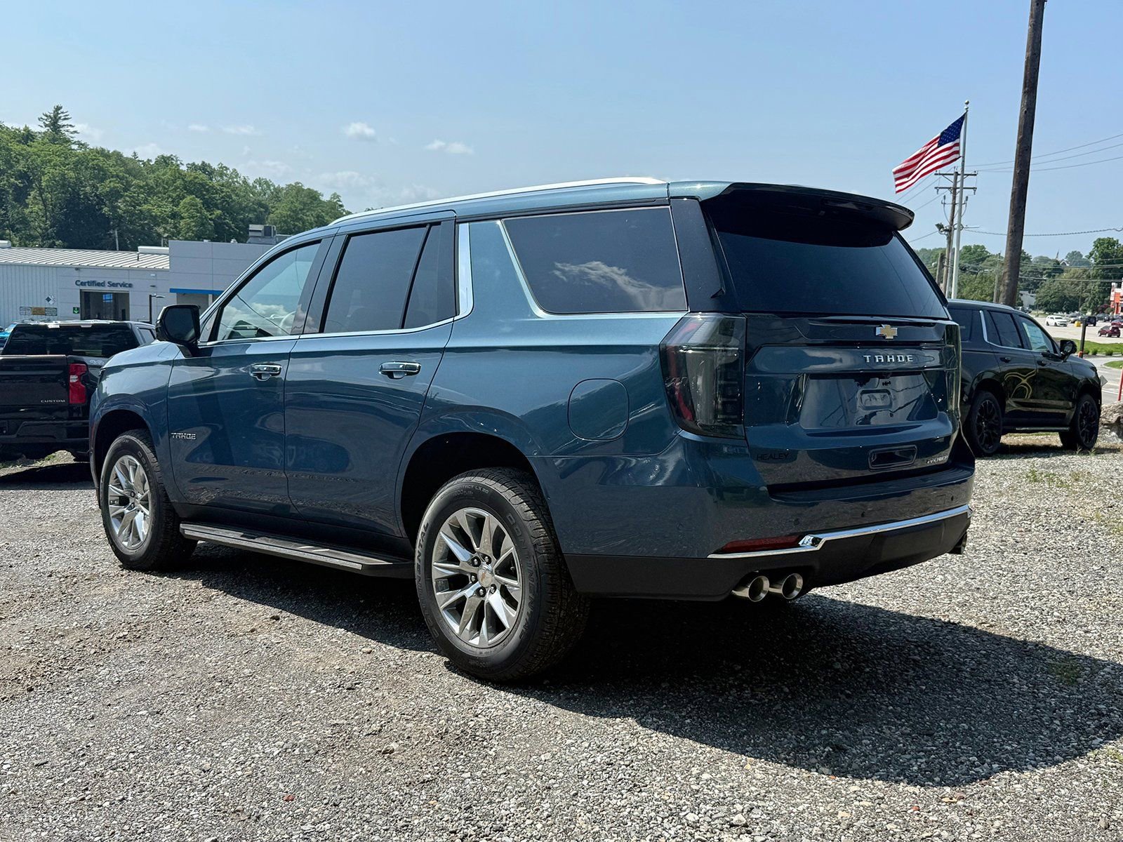 2025 Chevrolet Tahoe Premier photo 2