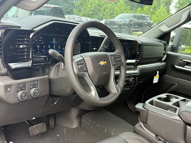 2025 Chevrolet Silverado 2500HD LT photo 3