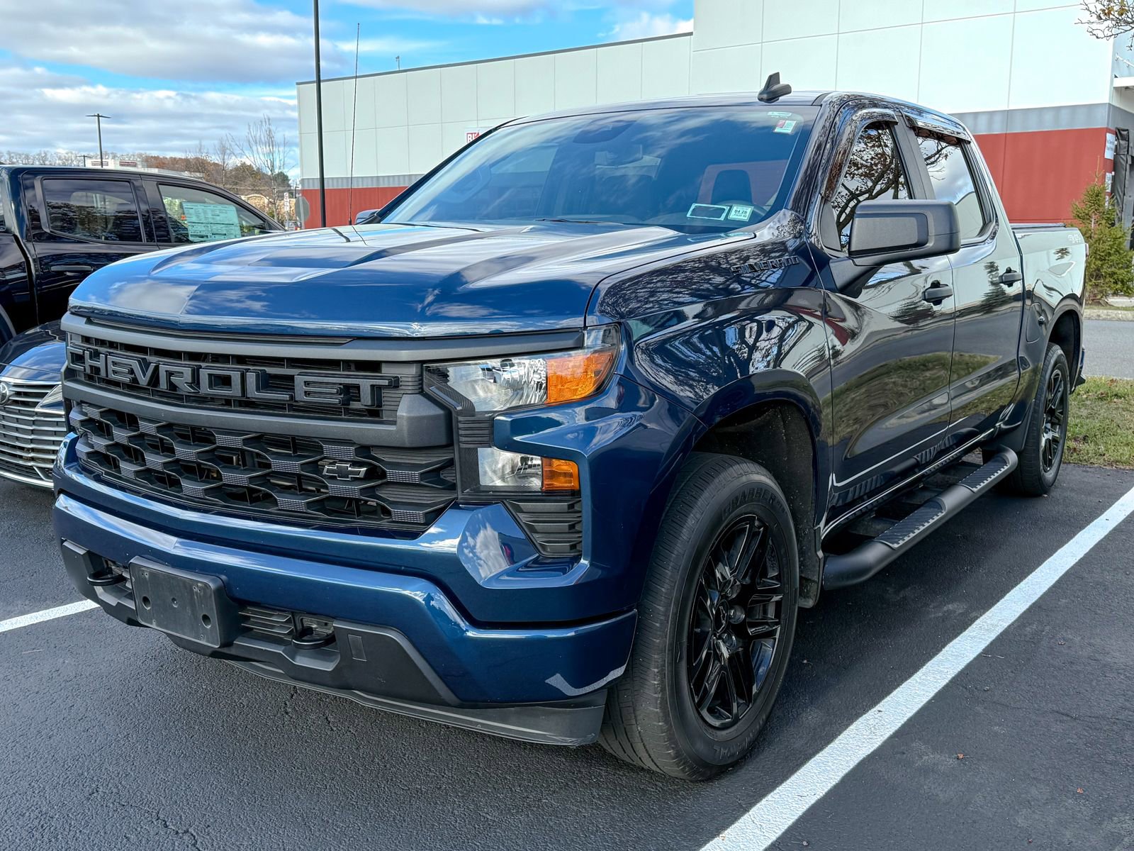 2023 Chevrolet Silverado 1500 Custom photo 2