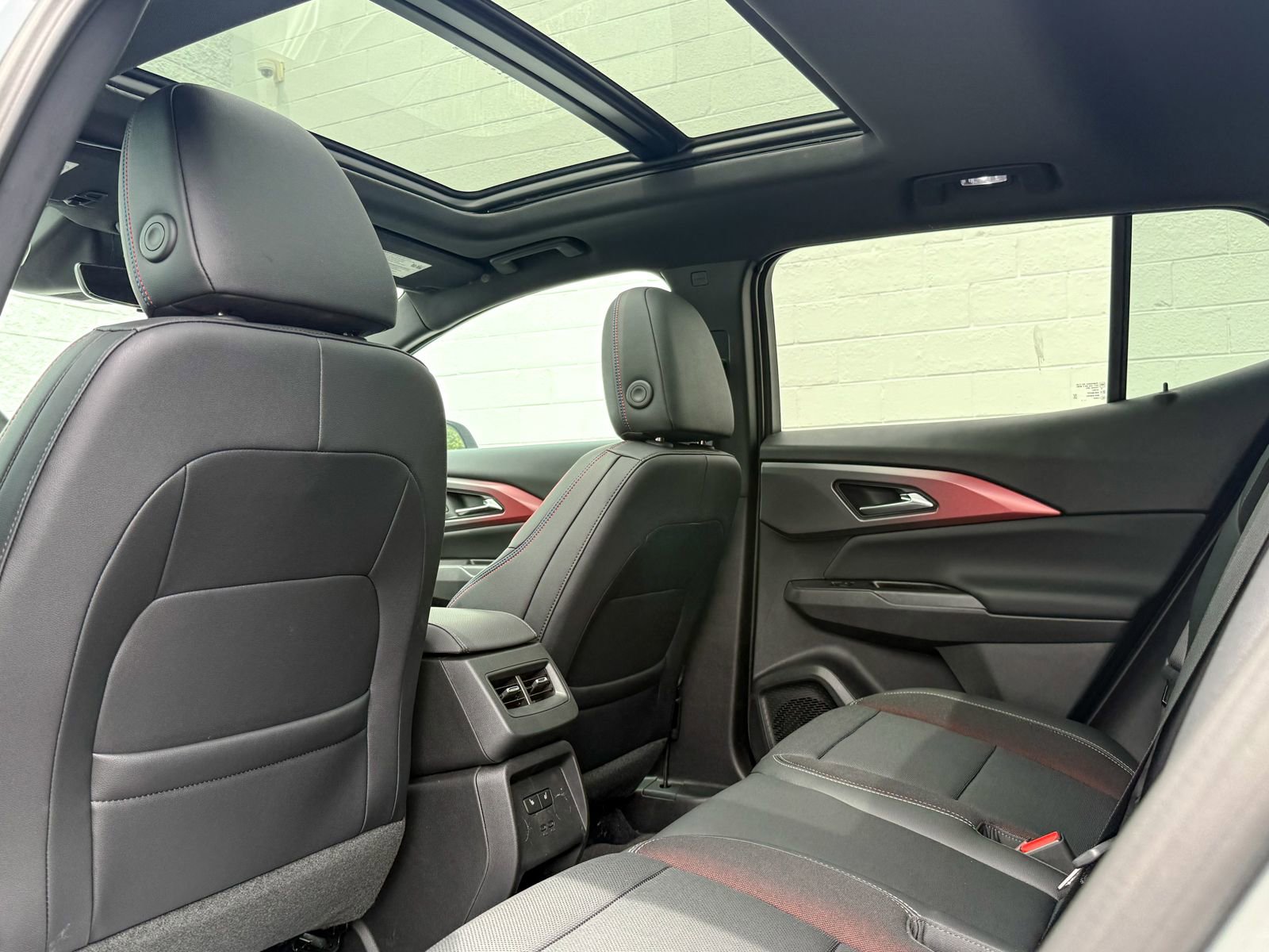 2025 Chevrolet Equinox EV RS - Photo 38