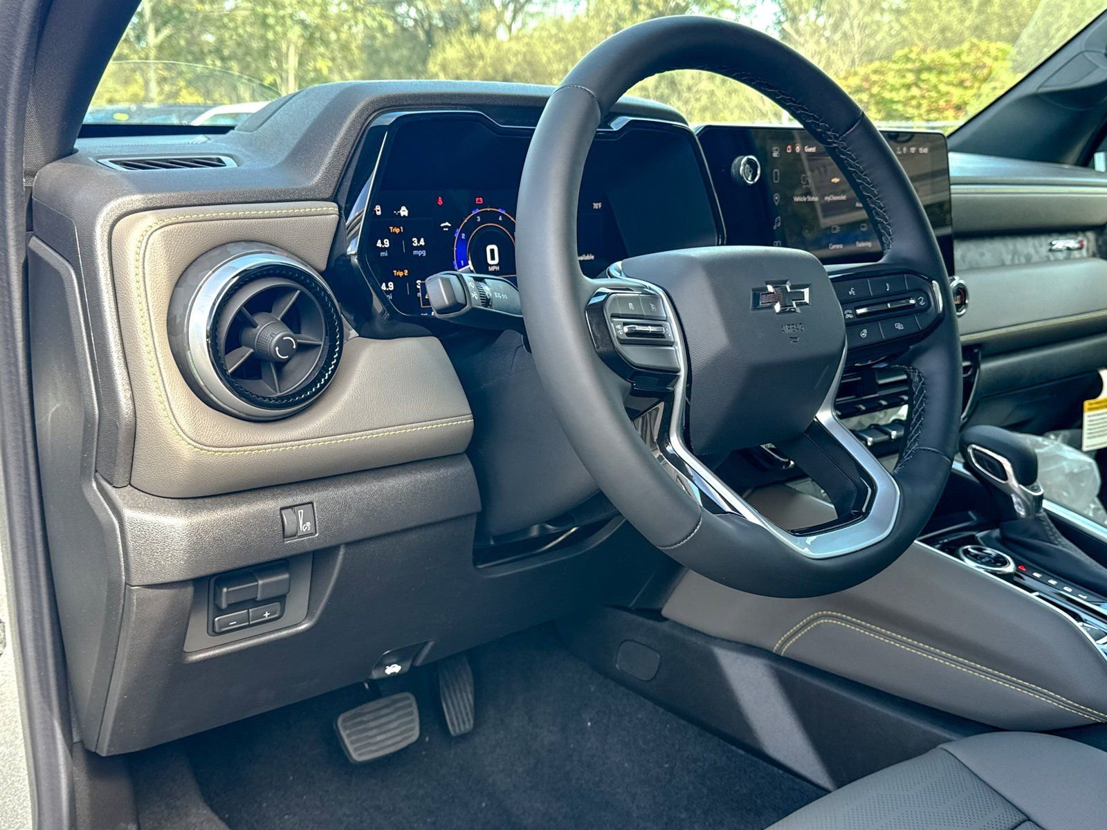 2026 Chevrolet Colorado ZR2 photo 3