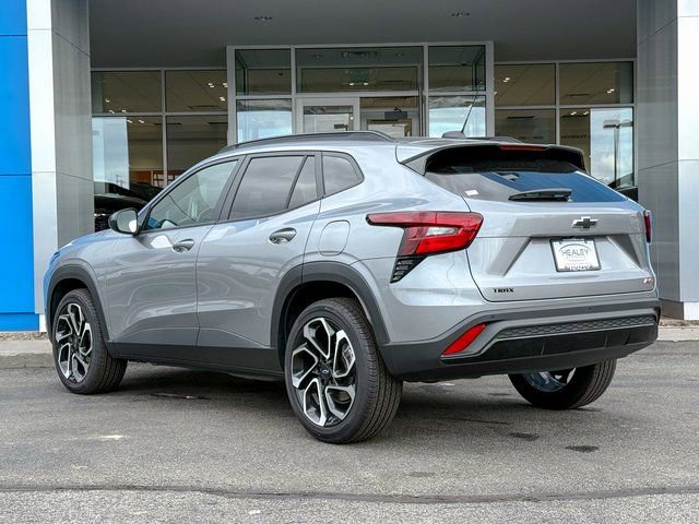 2025 Chevrolet Trax photo 2