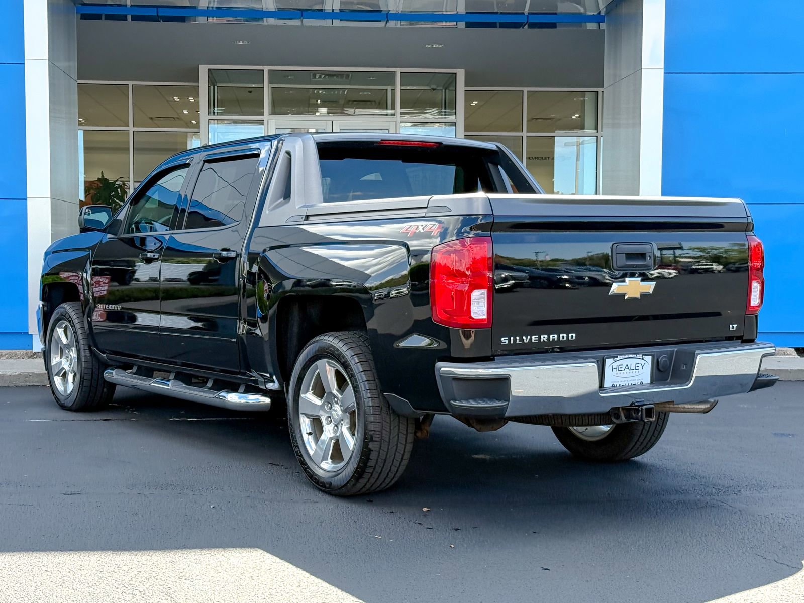 2018 Chevrolet Silverado 1500 LT photo 2