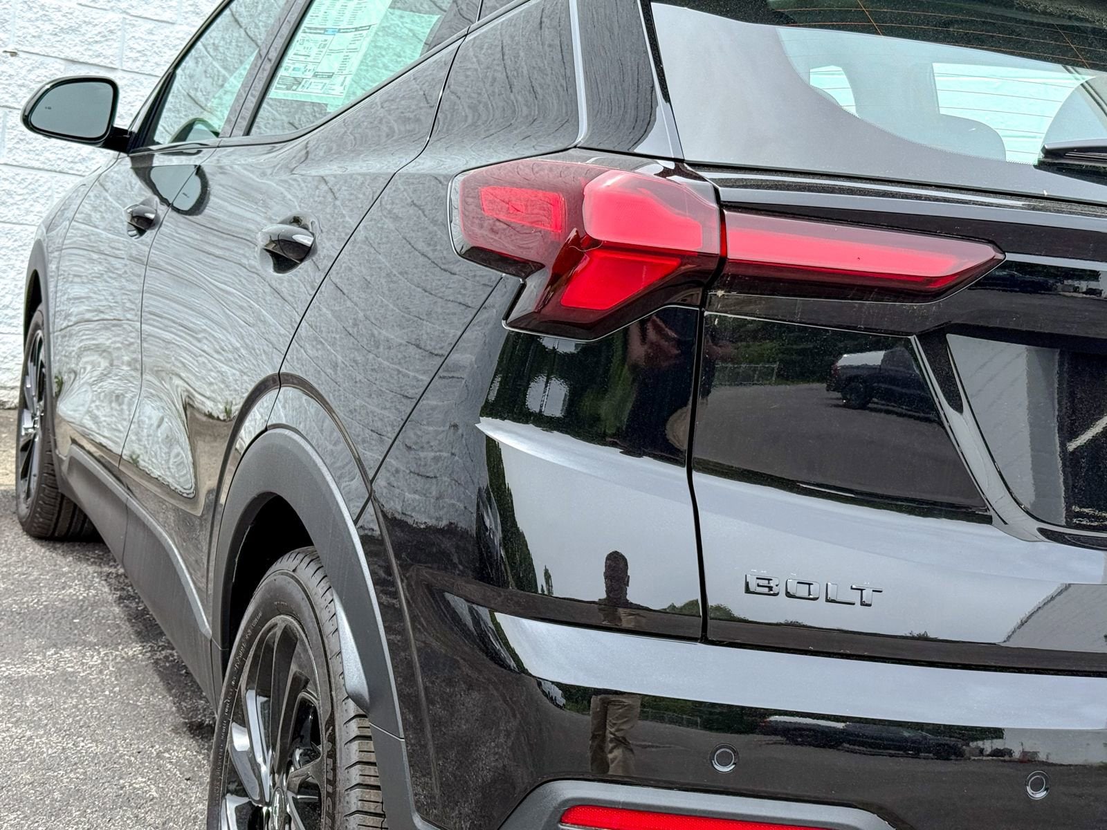 2027 Chevrolet Bolt RS - Photo 9
