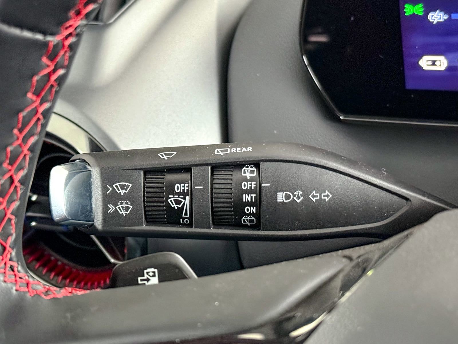 2025 Chevrolet Equinox EV RS - Photo 29