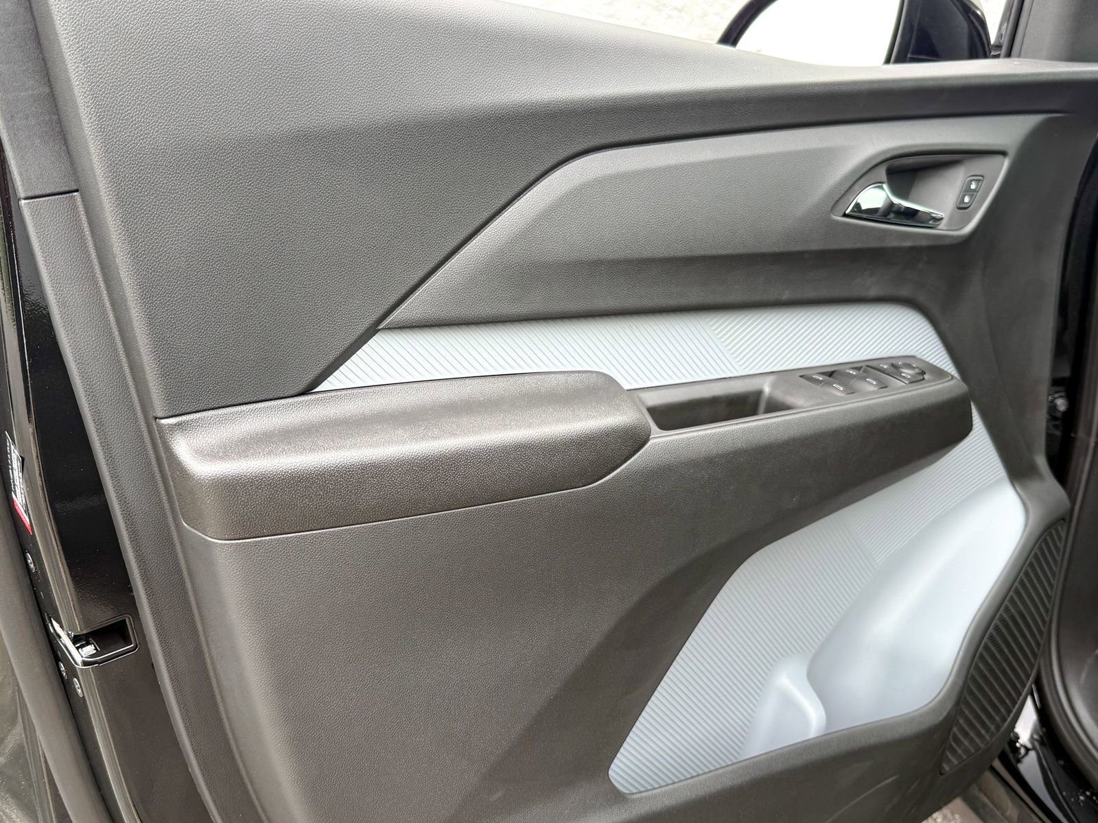 2027 Chevrolet Bolt RS - Photo 16