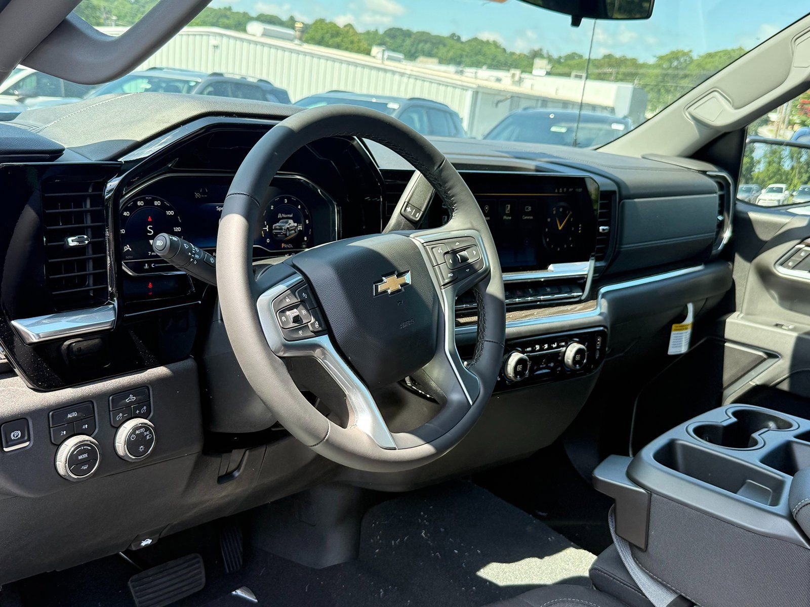 2025 Chevrolet Silverado 1500 LT photo 3