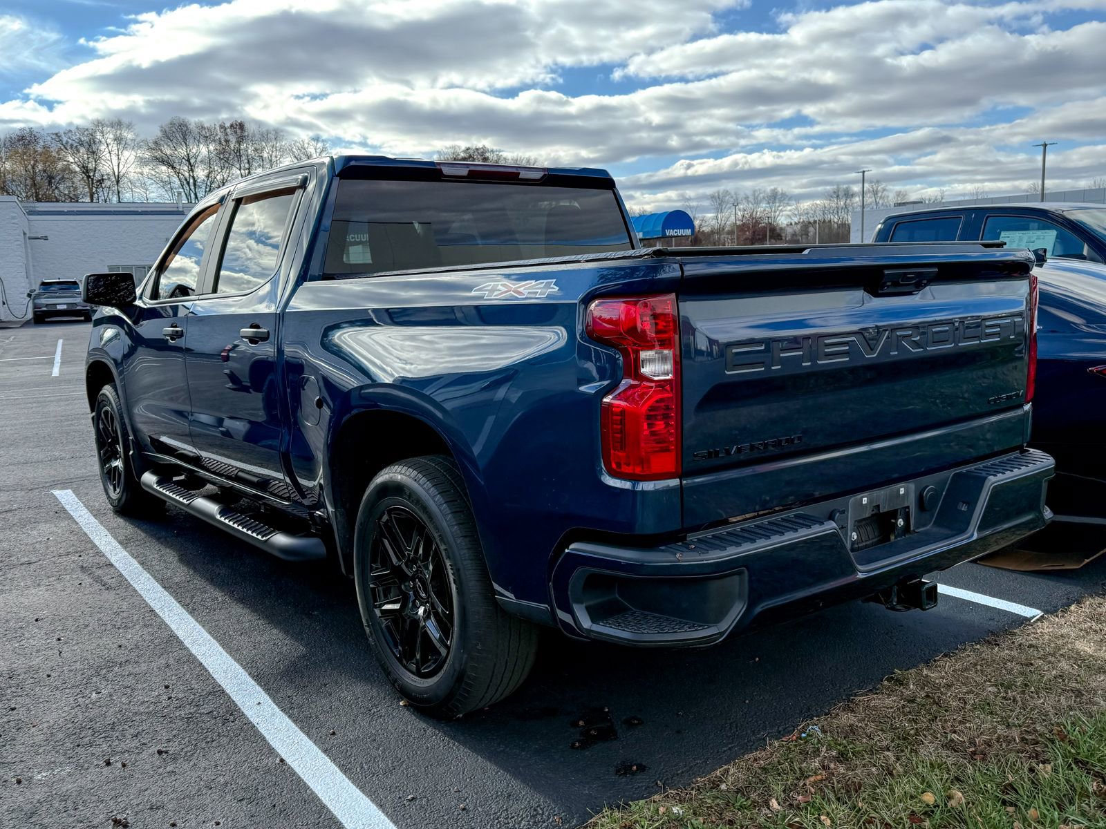 2023 Chevrolet Silverado 1500 Custom photo 3