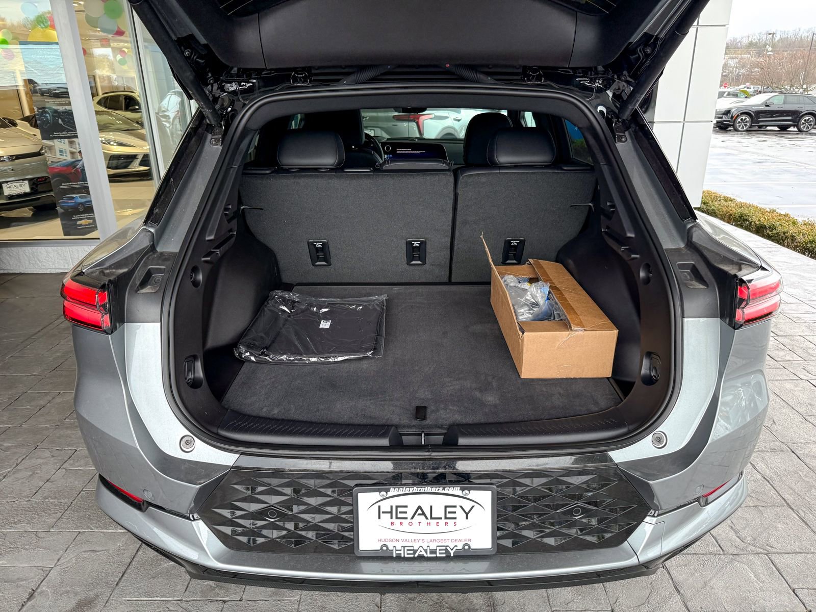 2025 Chevrolet Equinox EV RS - Photo 39