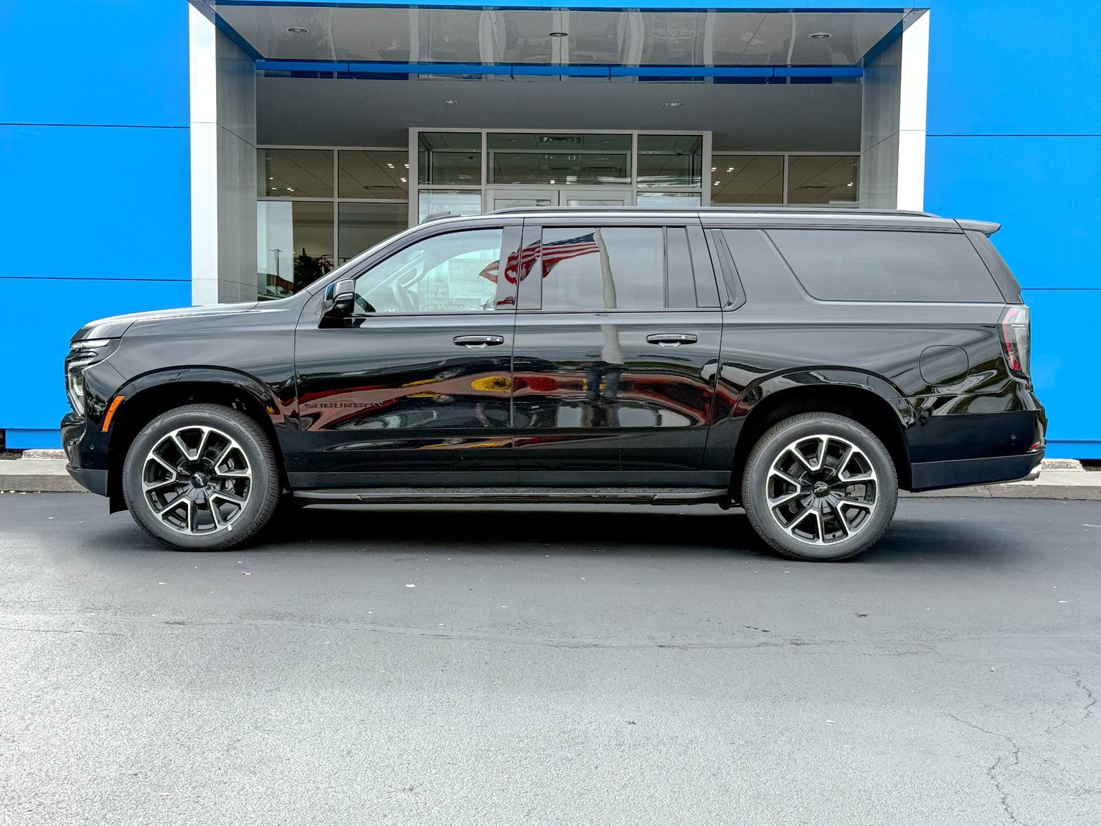 2025 Chevrolet Suburban RST photo 3