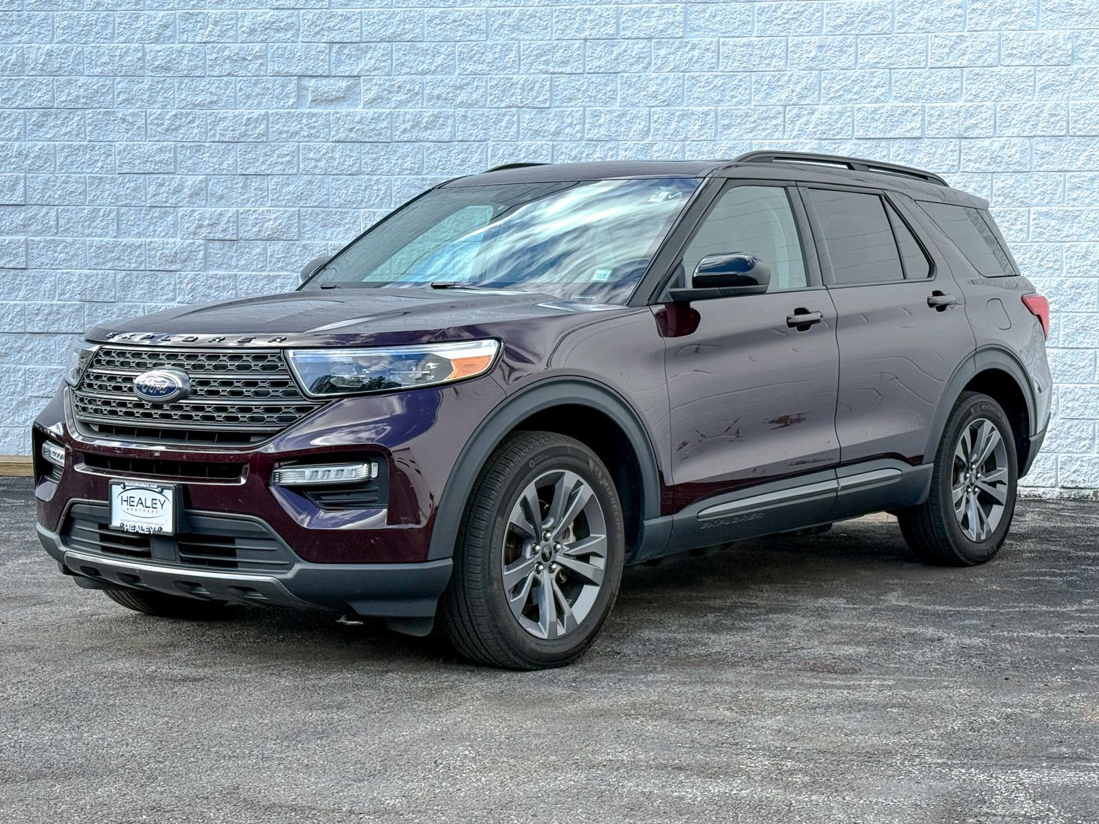 2023 Ford Explorer XLT photo 2