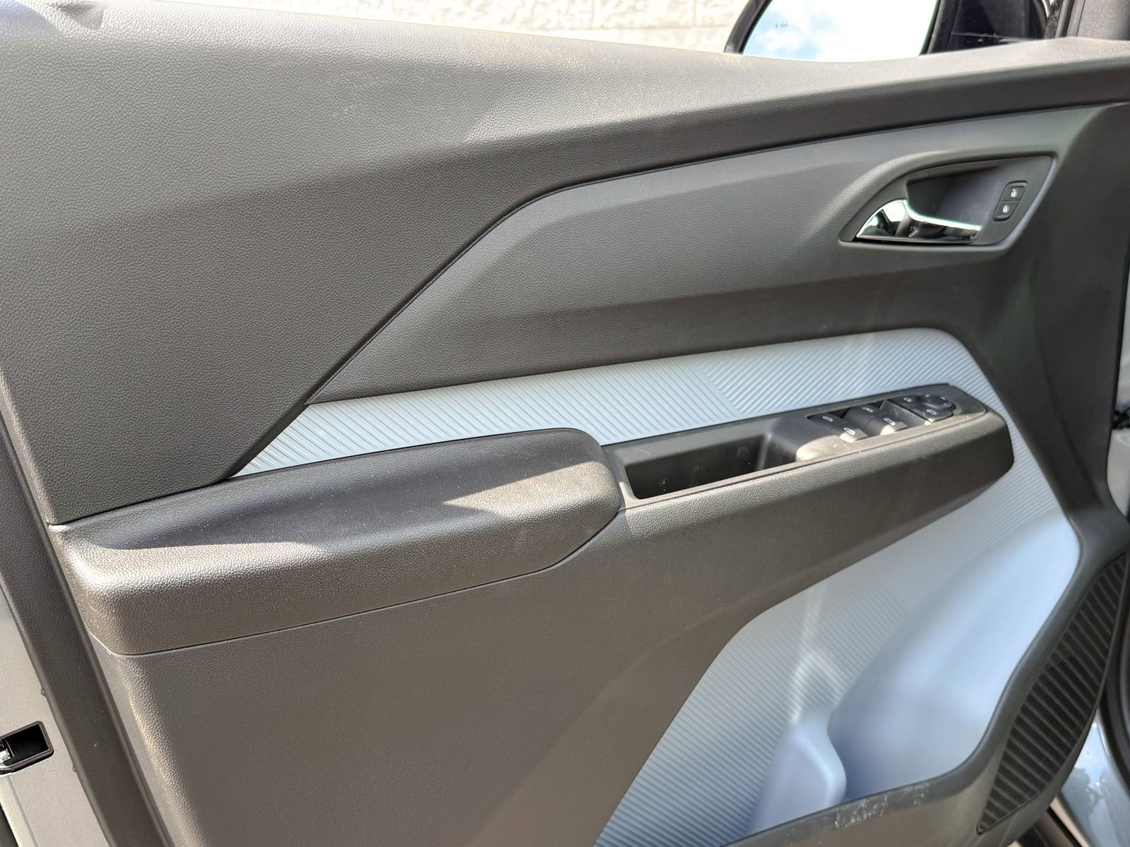 2027 Chevrolet Bolt RS - Photo 16