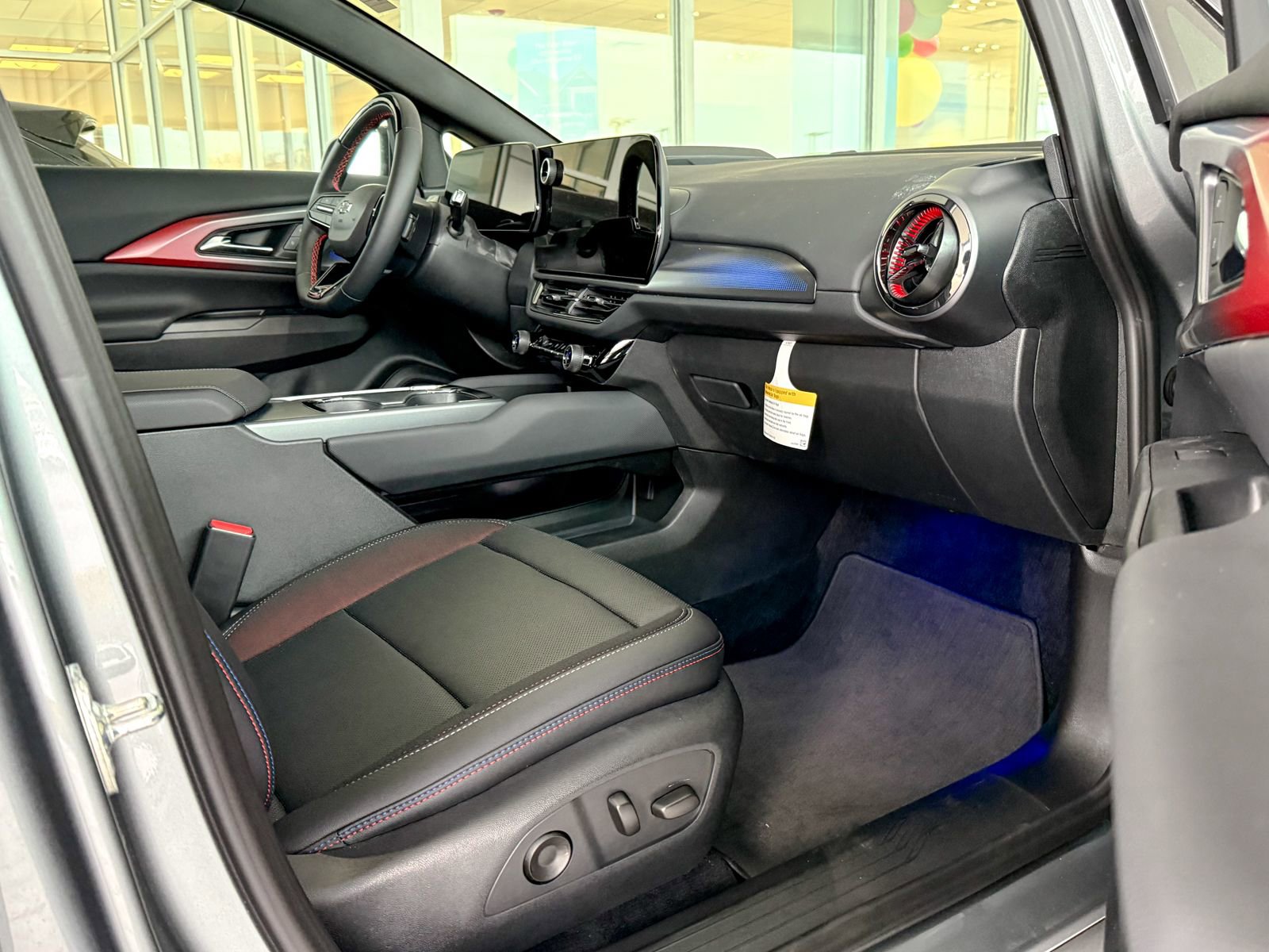 2025 Chevrolet Equinox EV RS - Photo 11
