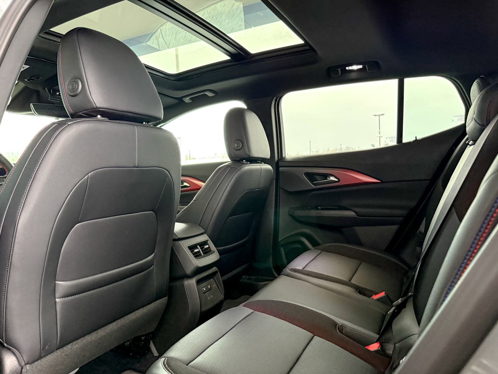 2025 Chevrolet Equinox EV RS - Photo 38