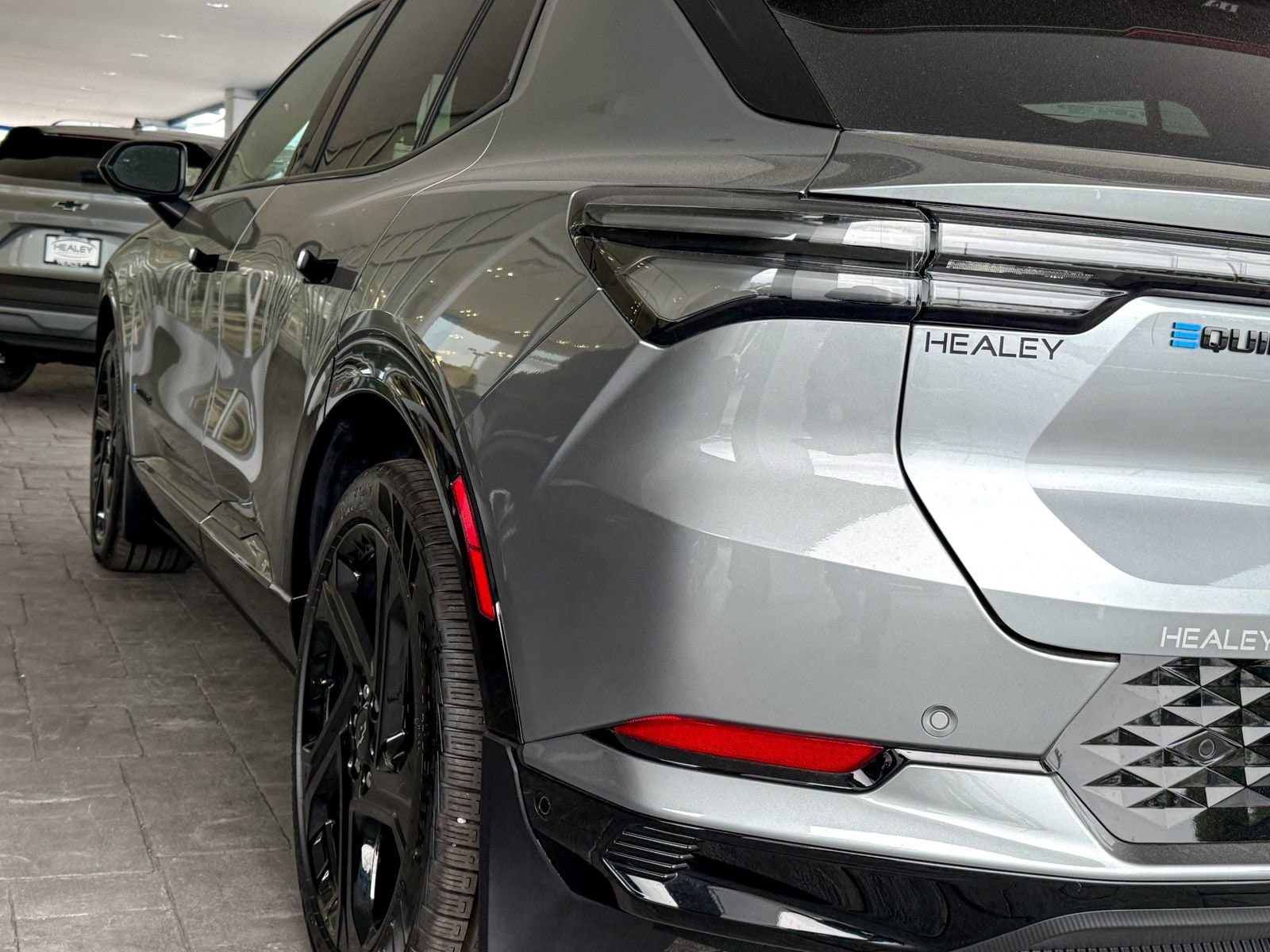 2025 Chevrolet Equinox EV RS - Photo 6