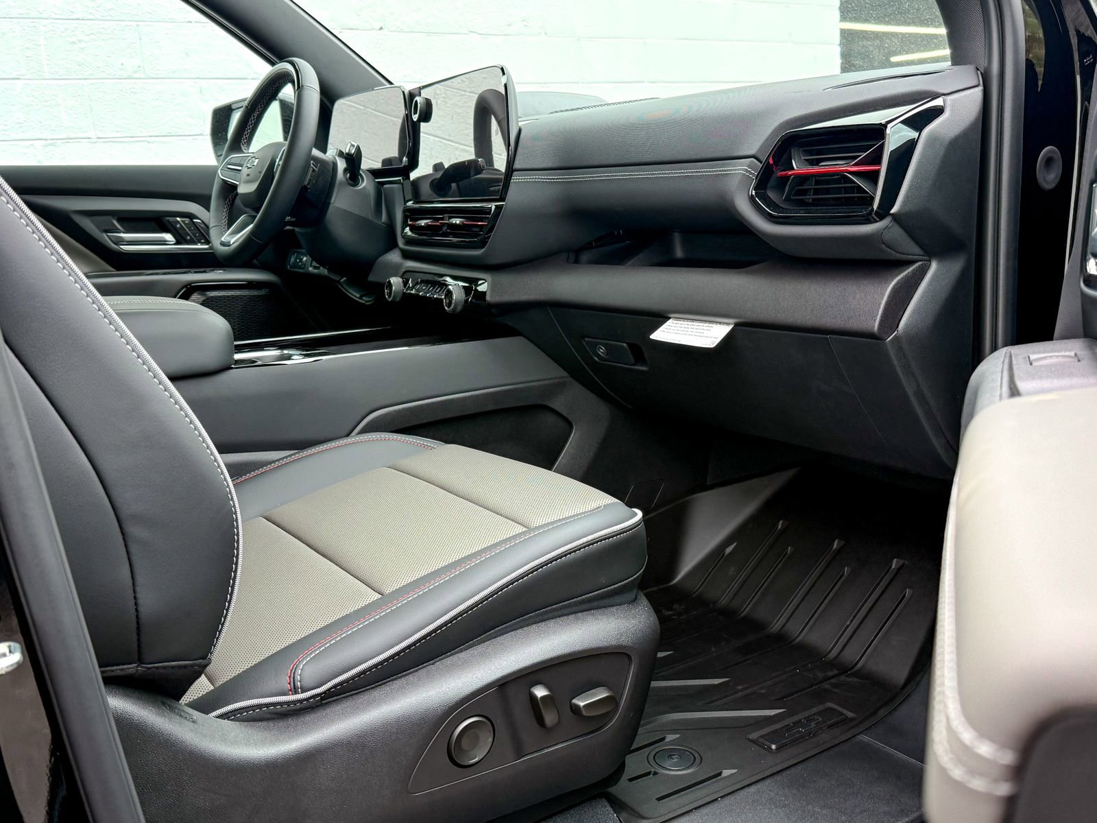 2026 Chevrolet Silverado EV Trail Boss - Photo 13