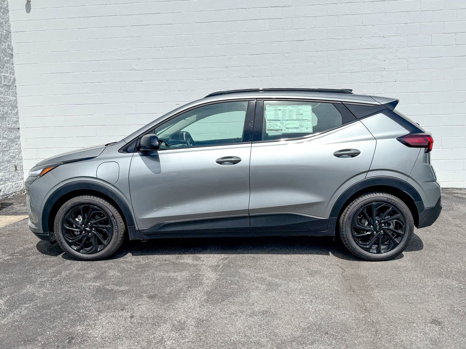 2027 Chevrolet Bolt RS - Photo 9