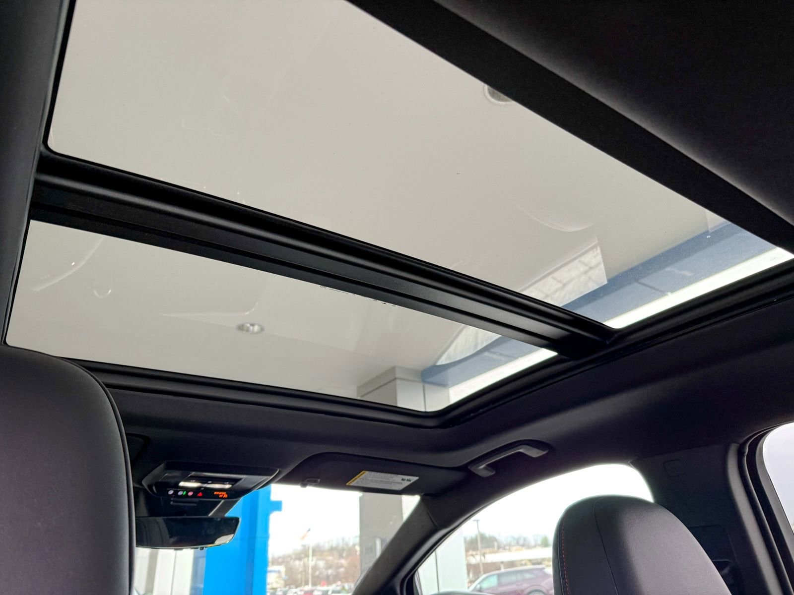 2025 Chevrolet Equinox EV RS - Photo 36