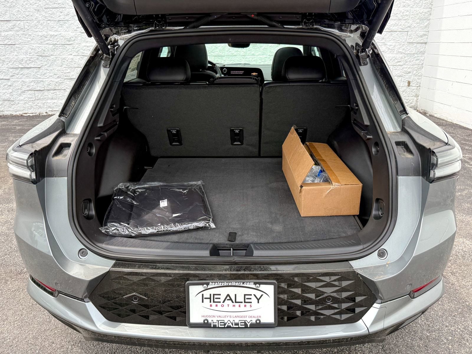2025 Chevrolet Equinox EV RS - Photo 39