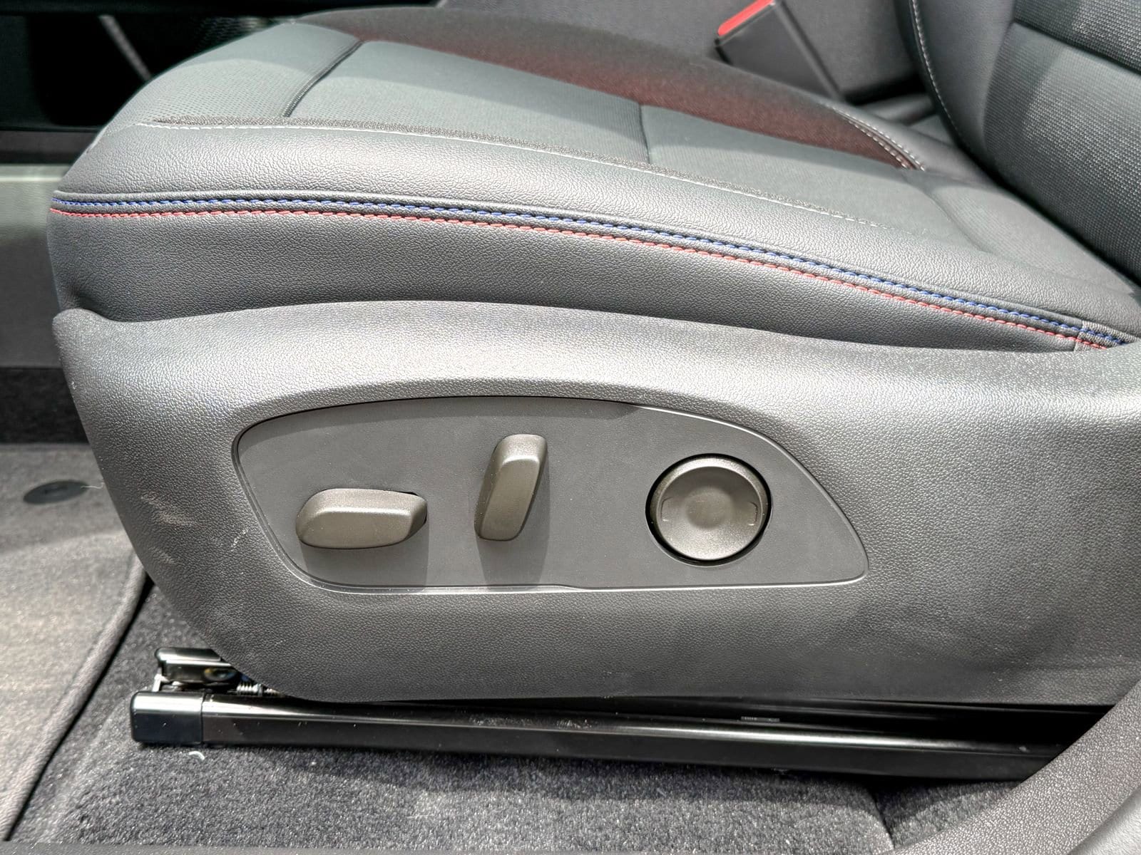 2025 Chevrolet Equinox EV RS - Photo 20