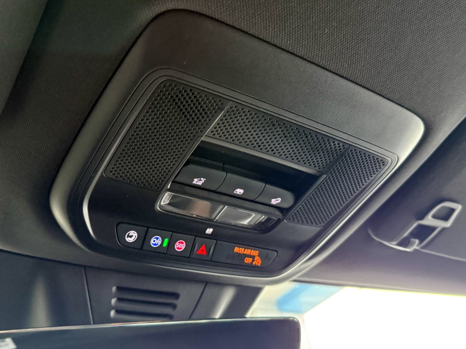 2025 Chevrolet Equinox EV RS - Photo 32