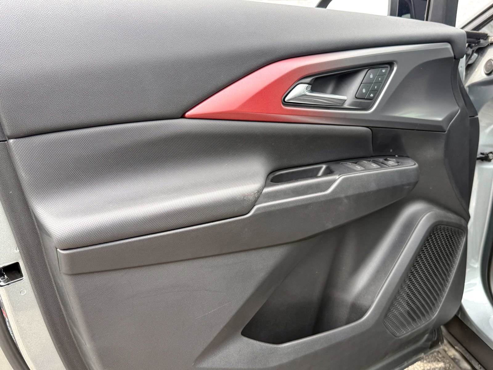 2025 Chevrolet Equinox EV RS - Photo 17
