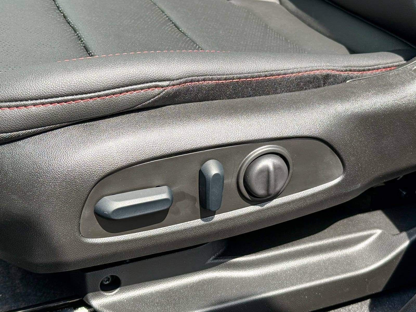 2027 Chevrolet Bolt RS - Photo 18