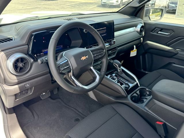 2025 Chevrolet Colorado Work Truck LT photo 3