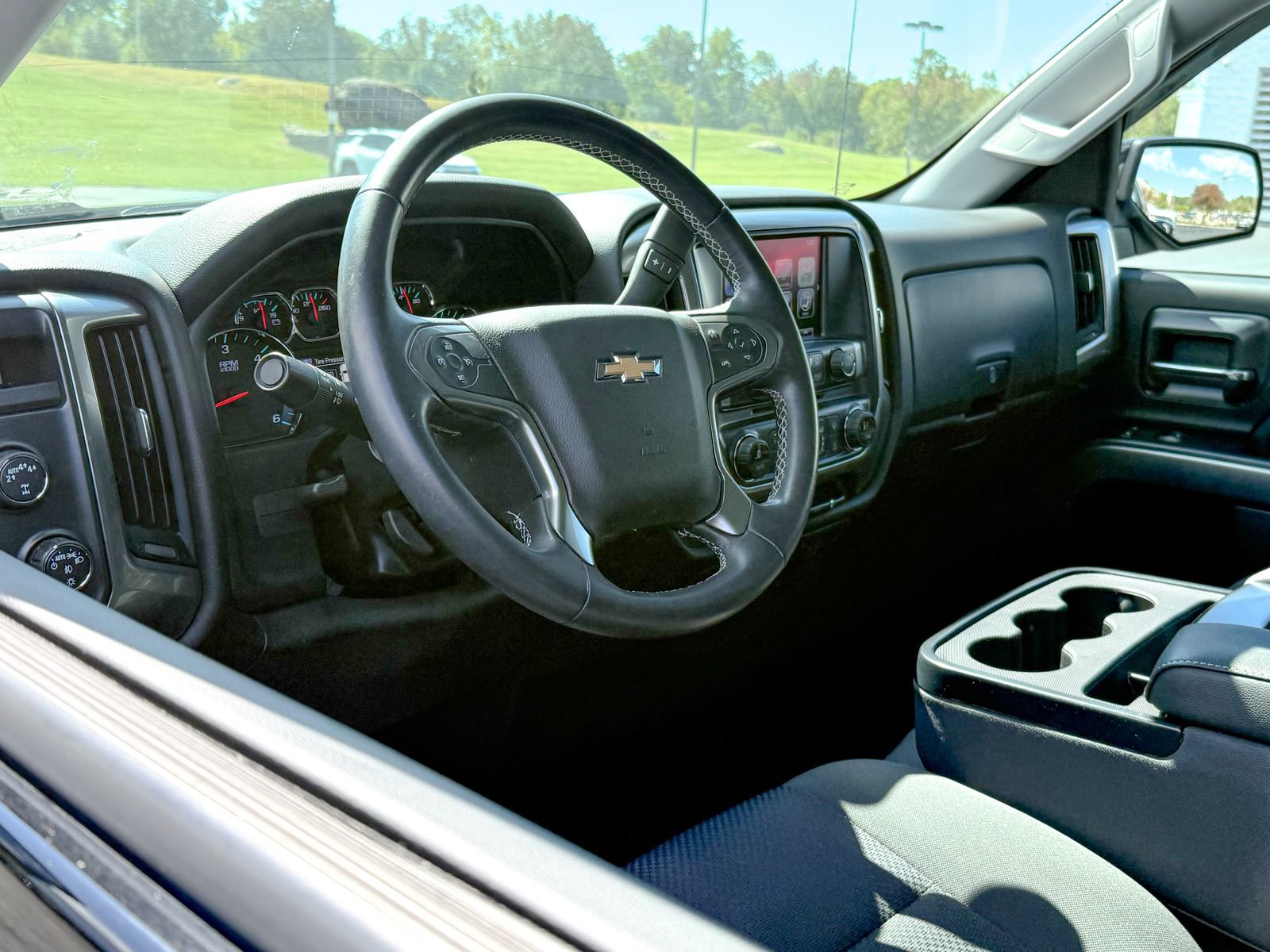 2018 Chevrolet Silverado 1500 LT photo 3