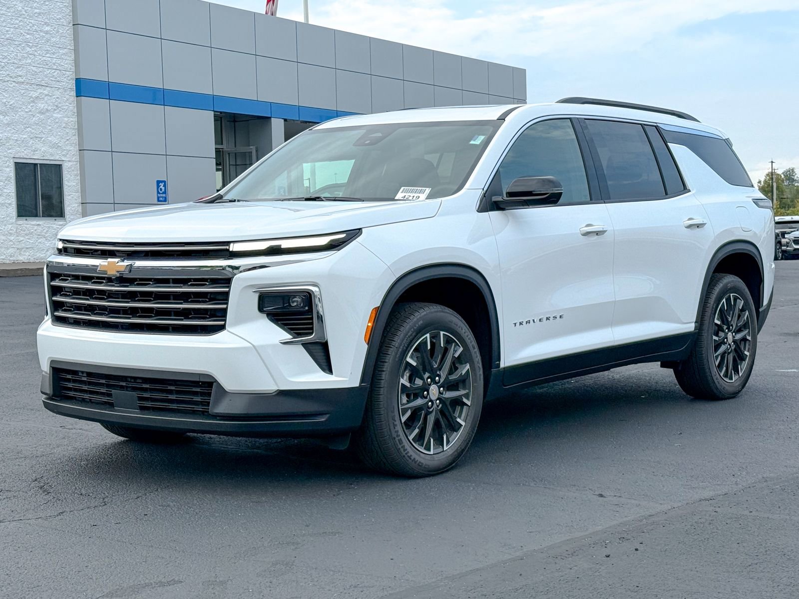 2026 Chevrolet Traverse photo 3