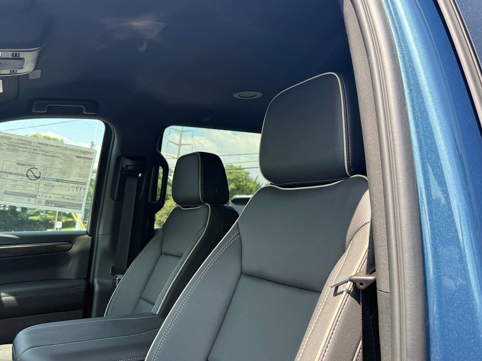 2025 Chevrolet Tahoe Premier photo 4