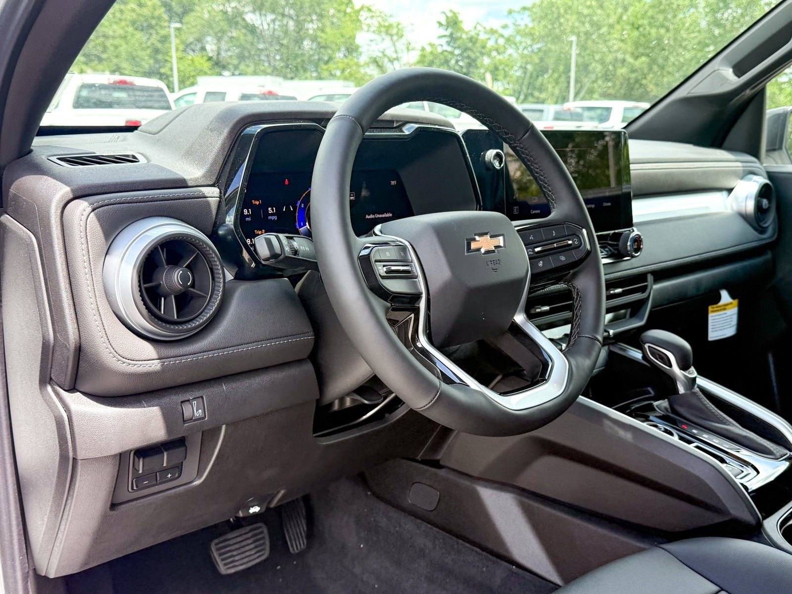 2025 Chevrolet Colorado Work Truck LT photo 3