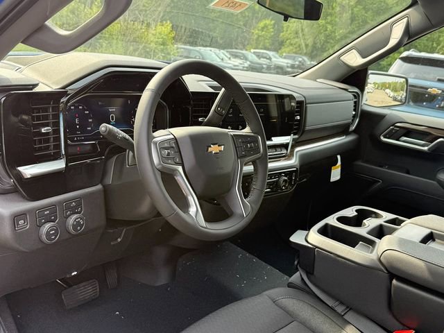 2025 Chevrolet Silverado 1500 LT photo 3