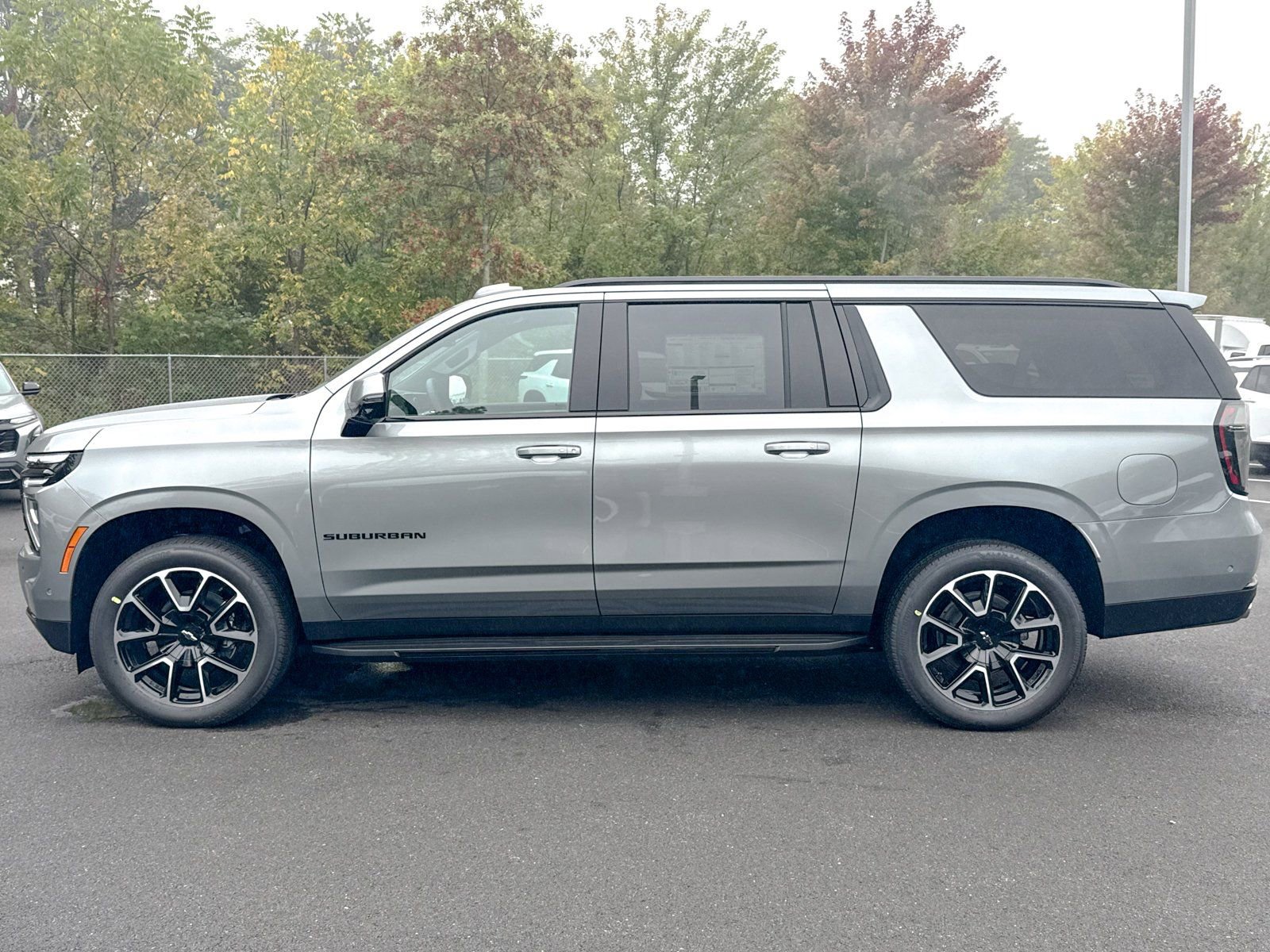 2026 Chevrolet Suburban RST photo 4
