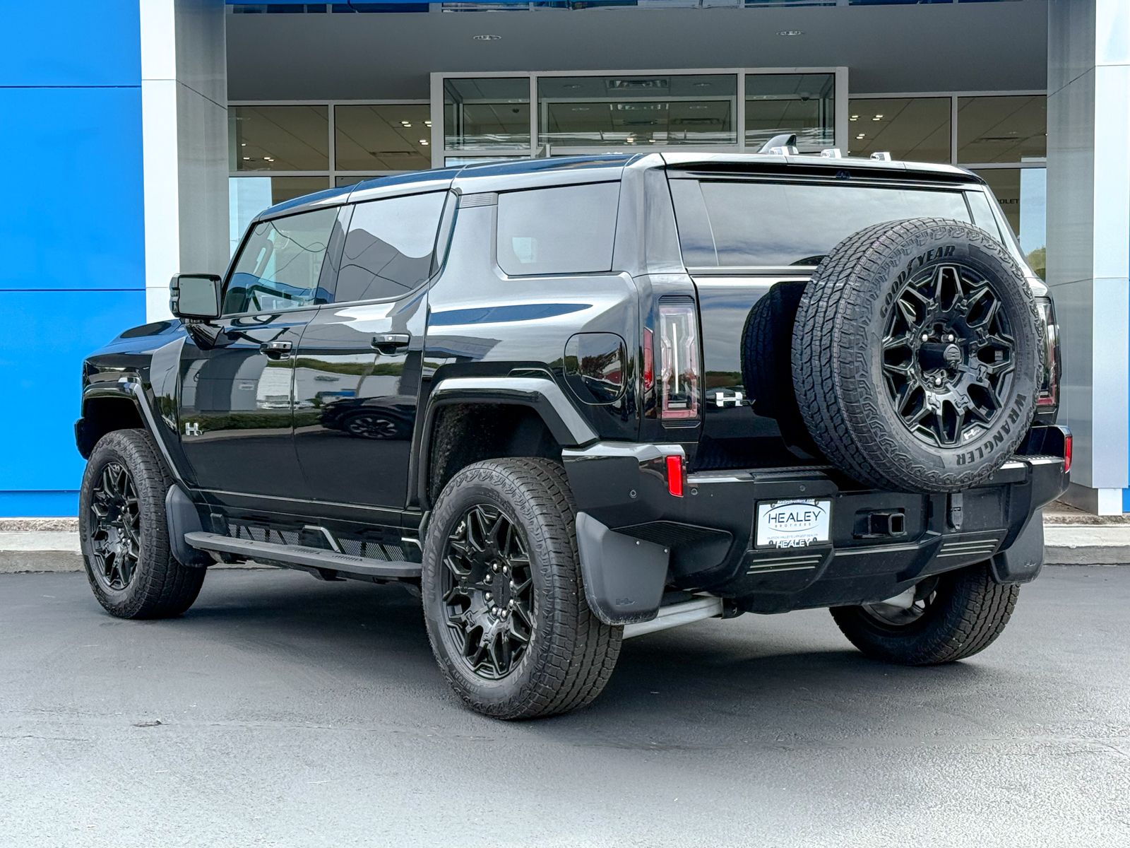 Used 2025 GMC HUMMER EV 2X with VIN 1GKB0NDE8SU104182 for sale in Newburgh, NY