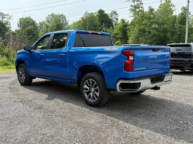 2025 Chevrolet Silverado 1500 LT photo 2